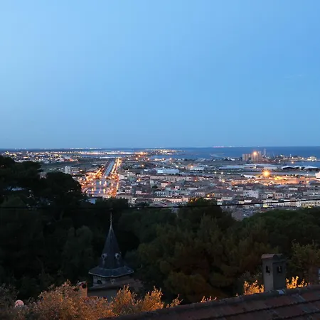 With Sea/city Views, Near Downtown Διαμέρισμα Σετ